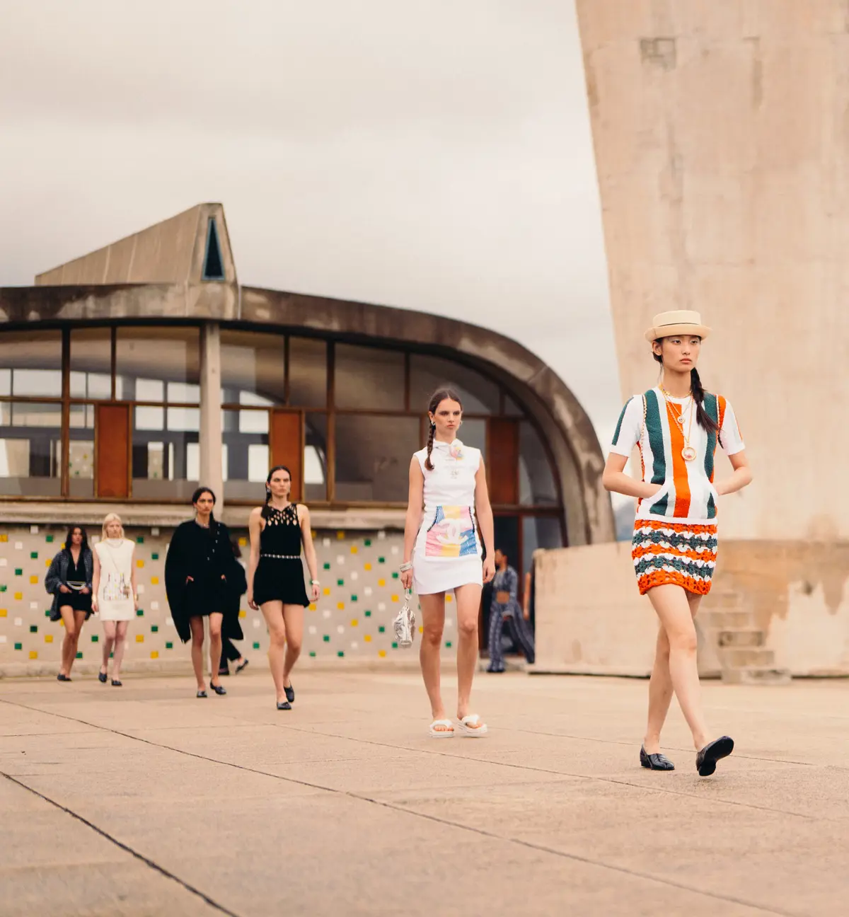 030524 Chanel Cruise 2024 25 Finale Le Corbusier Unite Dhabitation Copyright Flc Adagp 4 HD